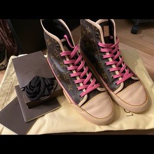 LV LOUIS VUITTON CAPUCINE MONOGRAM SNEAKERS RARE